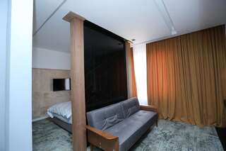 Отель Valentino Rooms Фокшани Номер-студио с кроватью размера "king-size" и диван-кроватью-6