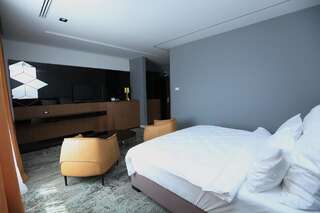 Отель Valentino Rooms Фокшани Двухместный номер Делюкс с 1 кроватью и душем-4