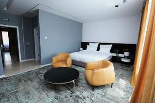 Отель Valentino Rooms Фокшани Двухместный номер Делюкс с 1 кроватью и душем-5