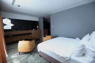 Отель Valentino Rooms Фокшани Двухместный номер Делюкс с 1 кроватью и душем-10